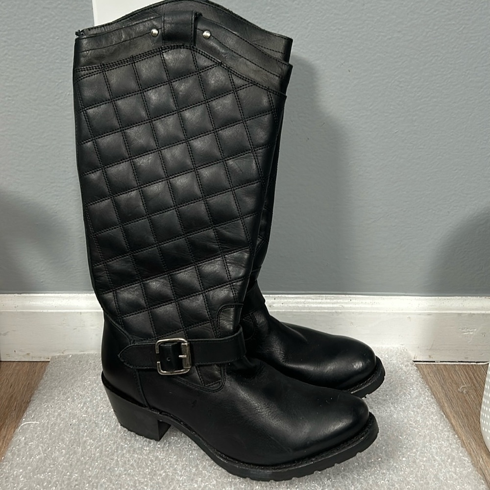 Women’s Sonora Black quilted leather boots size 8.5 B